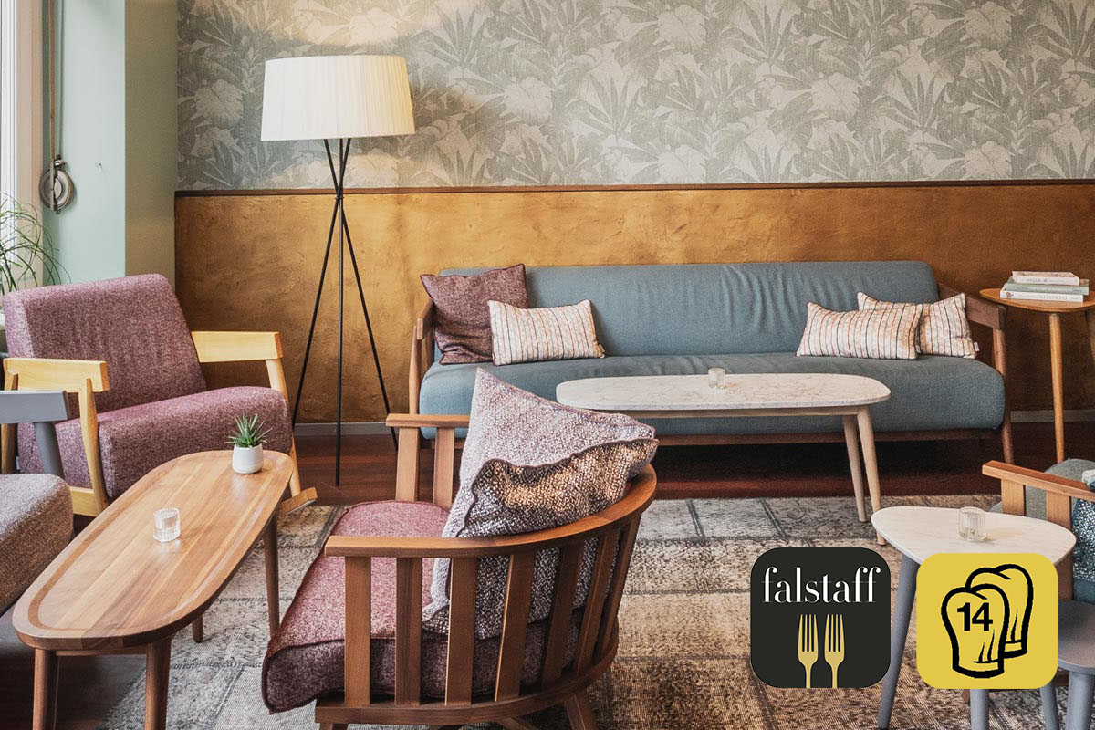 HYG Restaurant Bar in Weggis am Vierwaldstaettersee Restaurant Interior mit Gault Millau Pop Logo und Falstaff Landscape fuer Mobile 3 - HYG Restaurant & Bar