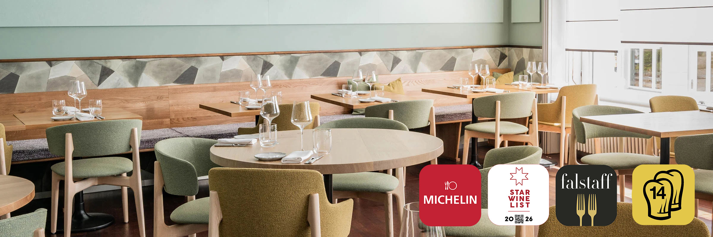 HYG Restaurant Bar in Weggis am Vierwaldstaettersee Restaurant Interior mit Gault Millau Pop Logo und Falstaff Logo 4 - HYG Restaurant & Bar