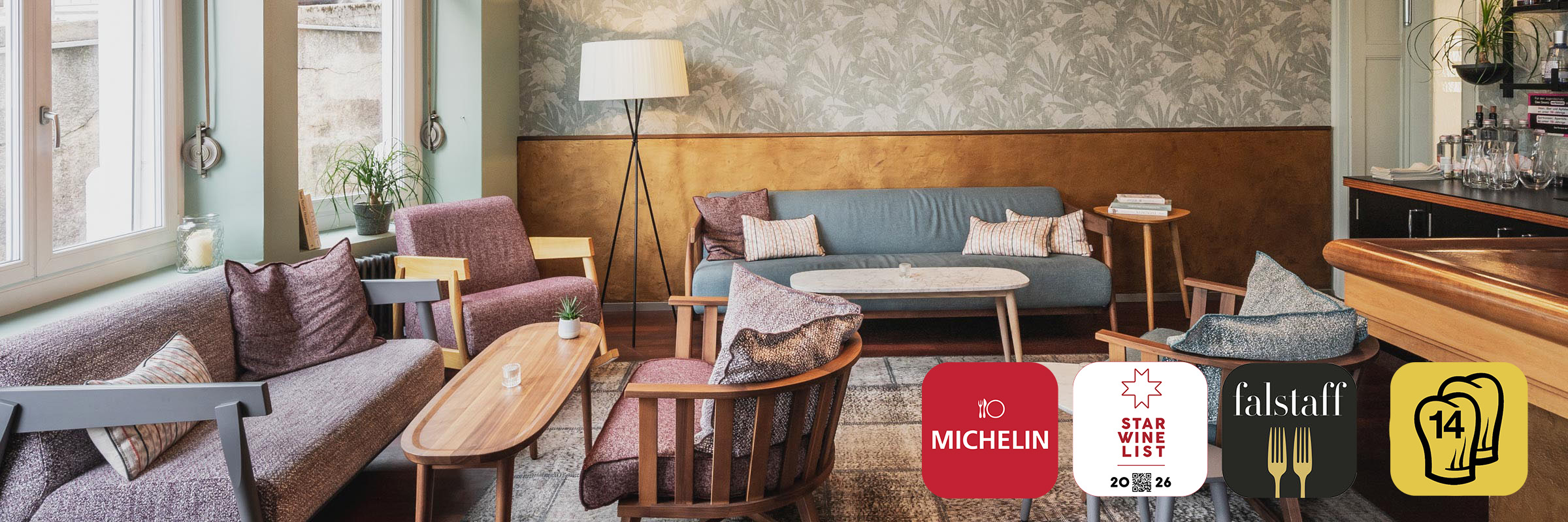 HYG Restaurant Bar in Weggis am Vierwaldstaettersee Restaurant Interior mit Gault Millau Pop Logo und Falstaff Logo 5 - HYG Restaurant & Bar